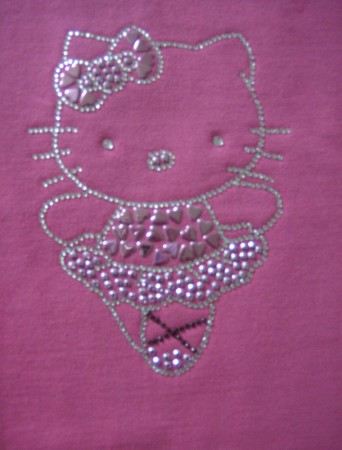 plaatje van Hello Kitty op een kledingstuk